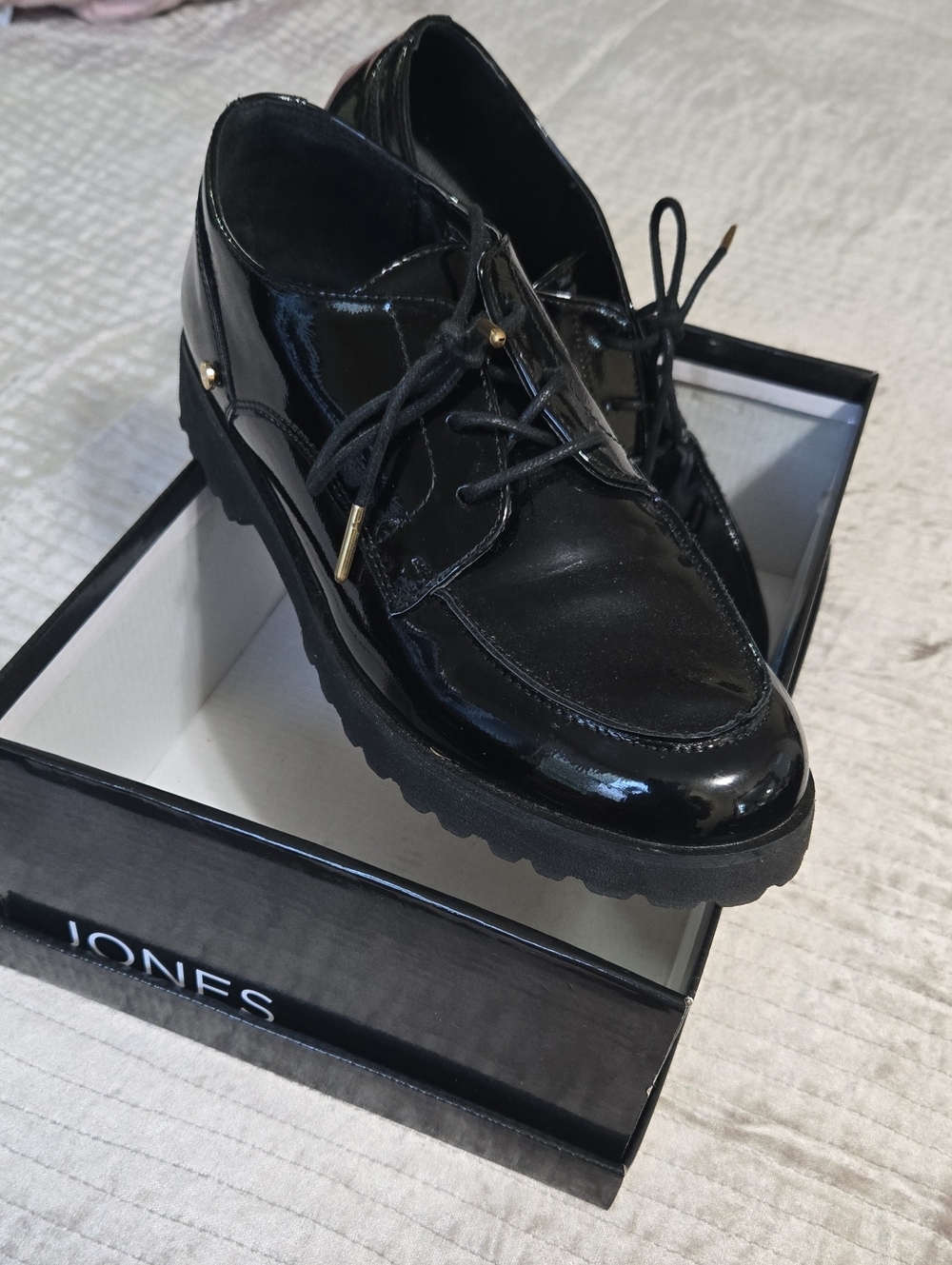 Ladies Black Patent Leather Lace-Up Dress Shoes. 8.5